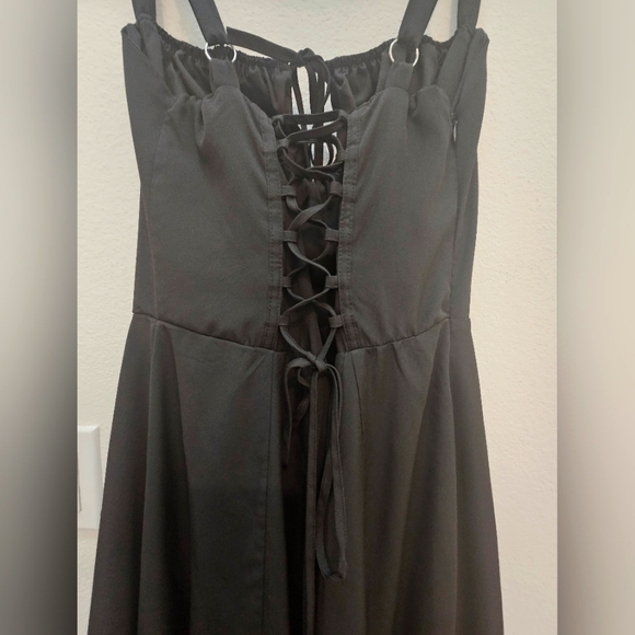 Elegant Black Midi Dress - Picture 5 of 8